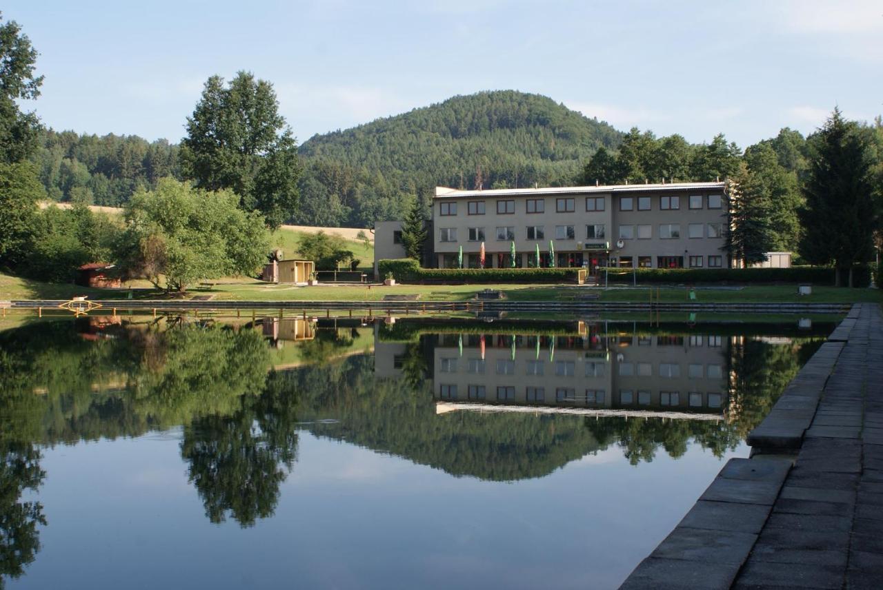 Vlci Dul Bludov Hotel Bludov  ภายนอก รูปภาพ